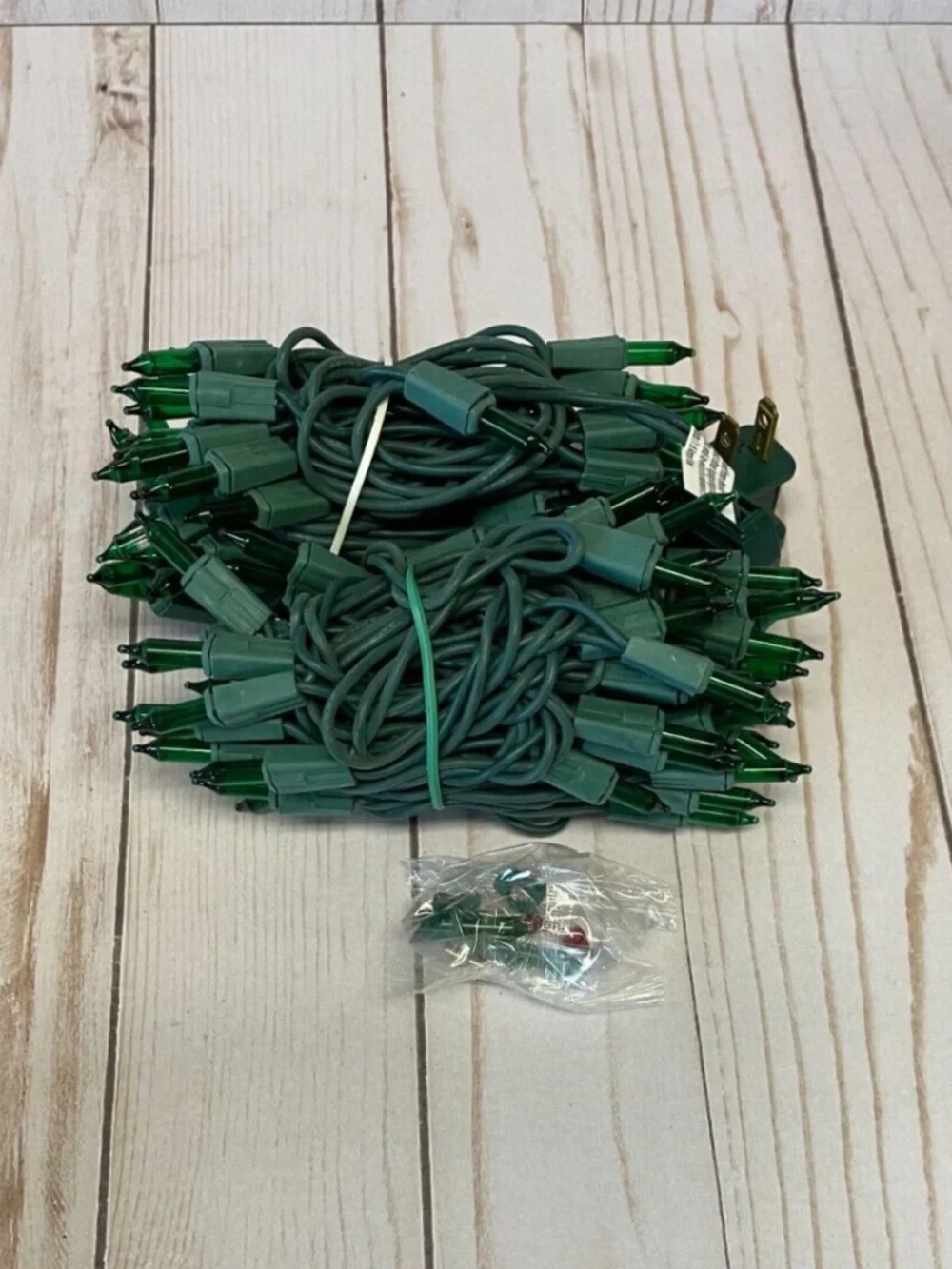 Holiday Home Mini Bulb Light Set 100 Light String Green In/Outdoor Christmas NEW